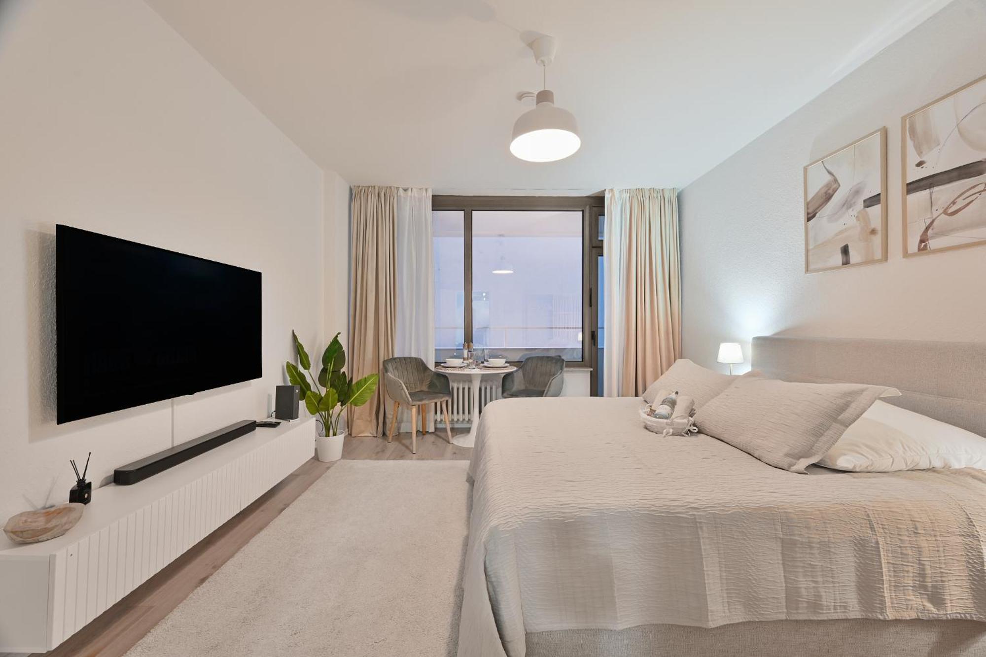 Goodliving Mit Balkon & Netflix Essen